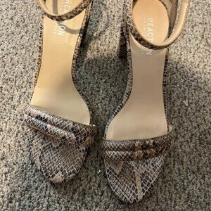 KENNETH COLE REACTION SNAKE PRINT SANDAL HEELS SZ 7M